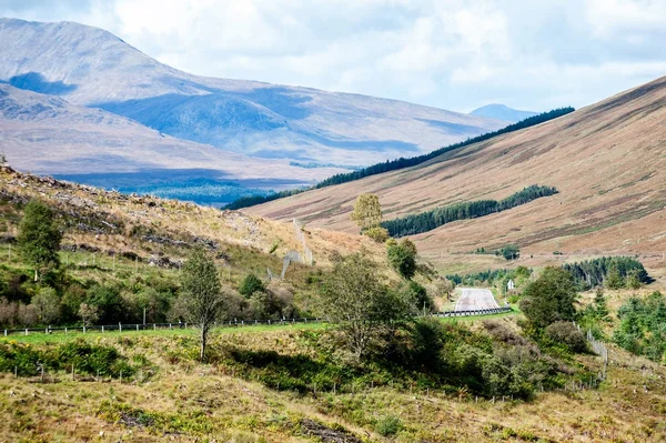 Büyük İskoç Dağları ve yaylaları güneş ışığı altında spectacula