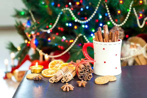 Cinnamon, anise stars and gingerbread on christmas background. — Stock Photo, Image