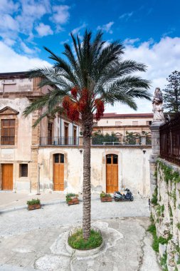 Cefalu, Sicilya. Piazza del Duomo. Ana kare. İtalya.