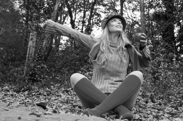 Bela Jovem Parque Retrato Livre Uma Menina — Fotografia de Stock