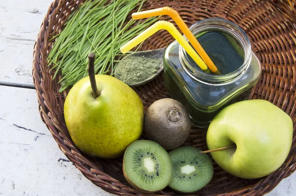Comida Saudável Smoothie Com Frutas Legumes Frescos Fundo Madeira — Fotografia de Stock