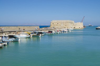 Valetta şehrinin limanının manzarası