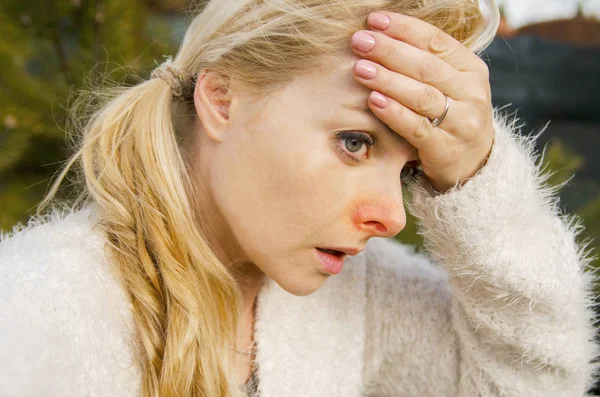 Young Woman Blond Hair Fur Coat — Stock Photo, Image