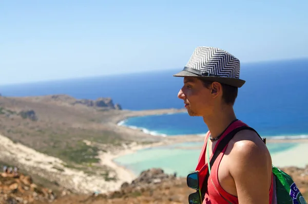 Viajero Joven Con Mochila Playa — Foto de Stock