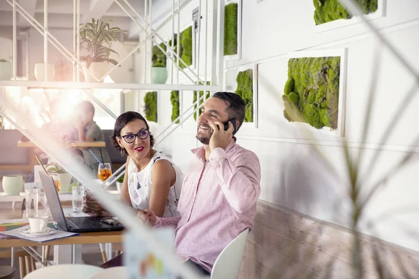 Young Asian Business People Using Laptop Office — Stock Photo, Image