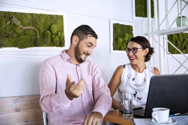 Two Young People Working Together Office — 图库照片