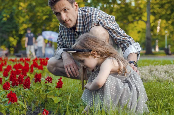 Father Adn Toddler Girl Park Playing Enjoy Time Together — Stock Photo, Image