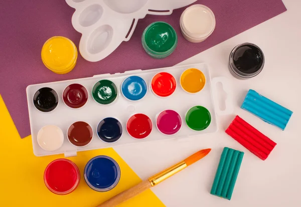 Pinturas Pinceles Infantiles Con Papel Para Creatividad — Foto de Stock