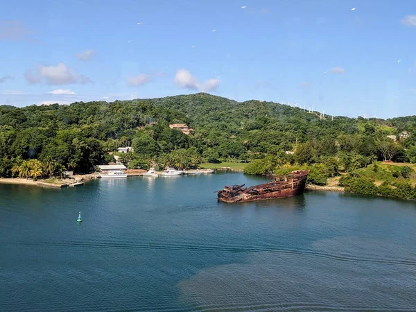 Mahogany Bay Isla Roatan Honduras Zicht Scheepswrakken Van Carnaval Cruise — Stockfoto