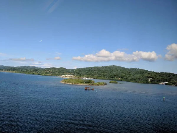 Mahogany Bay Isla Roatan Honduras Utsikt Från Carnival Cruise — Stockfoto