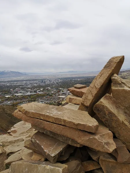 Chair or sofa made of rocks at Living Room Trailhead peak — Stock Photo, Image