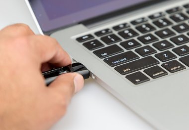 takmayı alt sopa içine dizüstü lcloseup