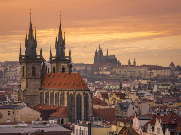 Vue aérienne de Stare Mesto au coucher du soleil, Prague . — Photo