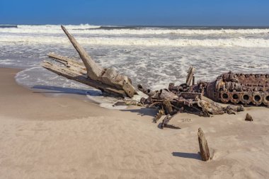 Namibya 'daki Skeleton Coast Ulusal Parkı' nda bir gemi enkazı..