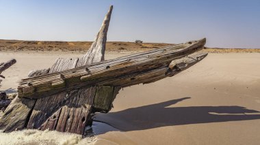Namibya 'daki Skeleton Coast Ulusal Parkı' nda bir gemi enkazı..