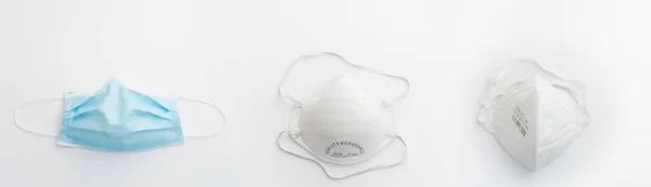 Máscaras de proteção de vírus e bactérias isoladas em fundo branco . — Fotografia de Stock