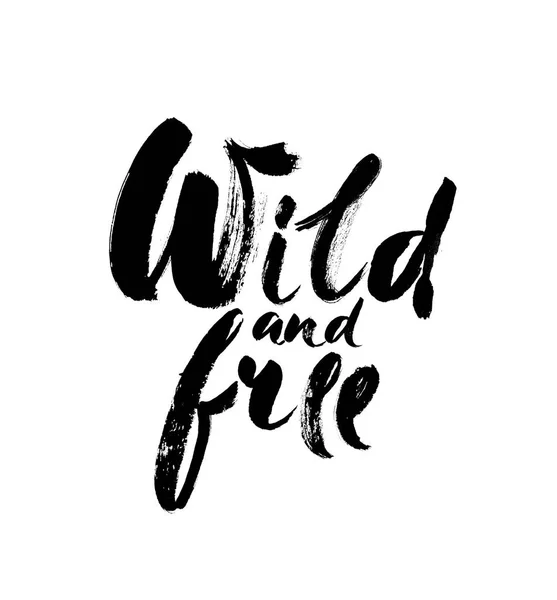 Wild und frei - handgezeichnetes inspirierendes Zitat. Vektor isoliertes Typografie-Gestaltungselement. Pinselschrift Zitat. gut für Poster, T-Shirt-Prints, Karten, Banner. — Stockvektor