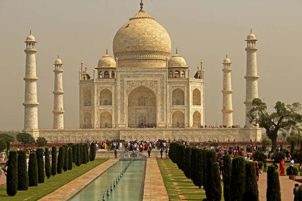 Einer der berühmtesten touristischen orte Indiens, taj mahal. — Stockfoto