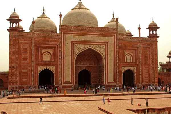 Um dos lugares turísticos mais famosos da Índia, Taj Mahal . — Fotografia de Stock