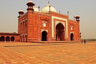Hindistan 'ın en ünlü turistik yerlerinden biri, Taj Mahal..