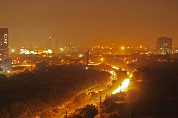 Uitzicht op het stadsgezicht van Noida 's nachts — Stockfoto
