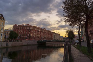 Moika Nehri seti, sonbahar akşamı, St. Petersburg 'da..