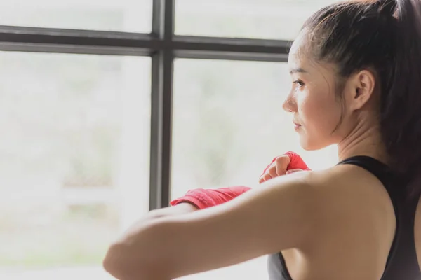 Boxers Femininos Atingidos Por Cotovelos Mulheres Bonitas Praticando Boxe Usando — Fotografia de Stock