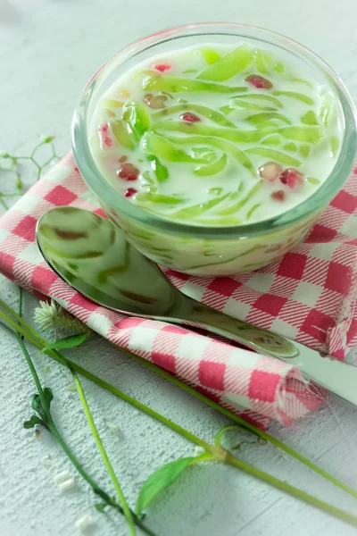 Tayland cendol veya buzlu tatlı