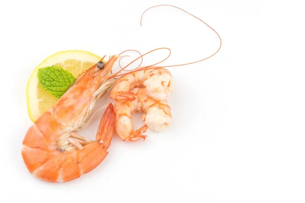 Foodshrimps. Krevety, izolované na bílém pozadí. Mořské plody — Stock fotografie