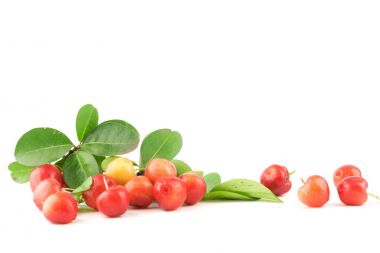 Beyaz arka plan üzerinde Tayland Acerola kiraz