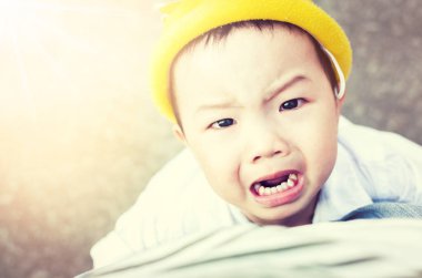 Bebek ağlama baba, bebek istiyorum taşıyıcı, Asya bebek çok güzel, Bebek outsi