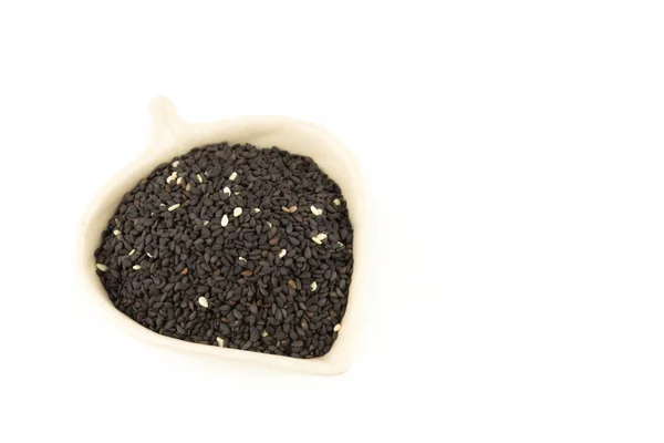Siyah Susam Tohumları beyaz arkaplanda izole — Stok fotoğraf