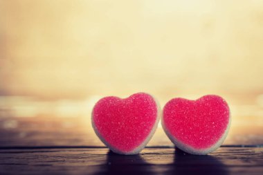 Şeker, kalp renkli tatlı candie kaplı iki kalp şekerler
