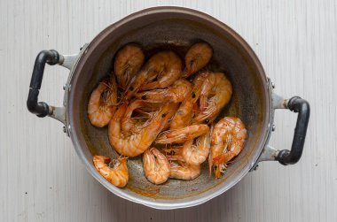 Foodshrimps, tencerede, deniz ürünleri karides
