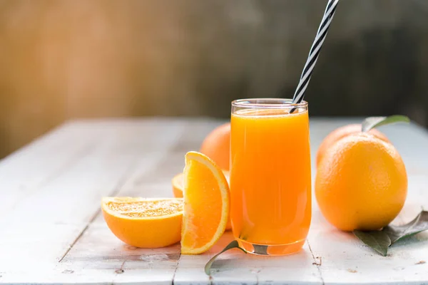 Sumo de laranja recentemente espremido, close-up — Fotografia de Stock