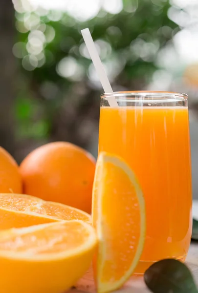 Jus d'orange fraîchement pressé, gros plan — Photo