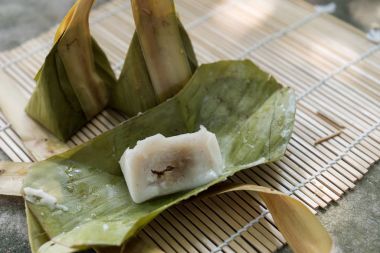 Doldurma, Kanom Sai Sai, Tay tatlı Hindistan cevizi ile buharda pişmiş un