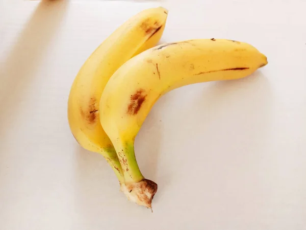 MatinéeDébut de la journée avec plein de calories de banane fraîche saine . — Photo