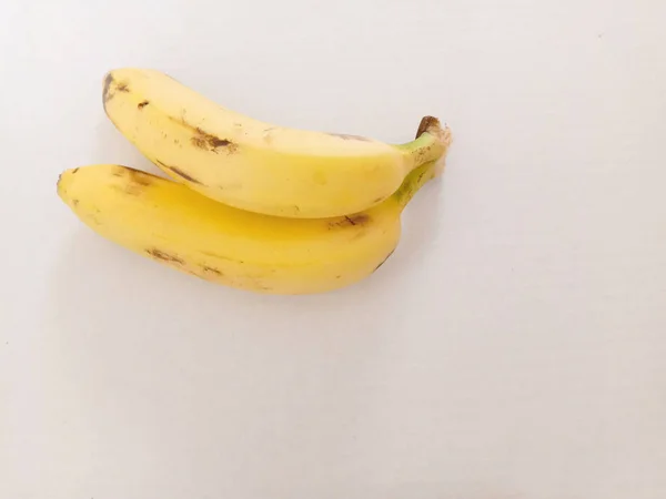 바나나 열매의 칼로리 총량으로 하루를 시작하는 모습. — 스톡 사진