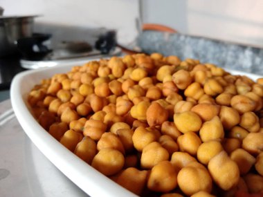 sağlıklı taze sırılsıklam olmuş bengal gram