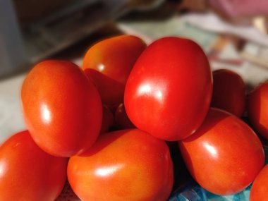 tatlı ve ekşi sebze aromalı domates