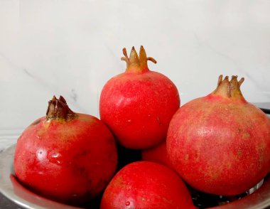 Kış mevsimi meyveleri Tüm nar sepeti