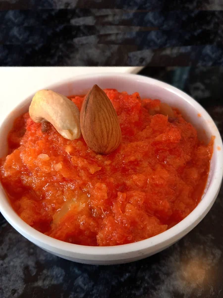 Famous winter special indian dessert "Gajar ka halwa" or carrot — 스톡 사진