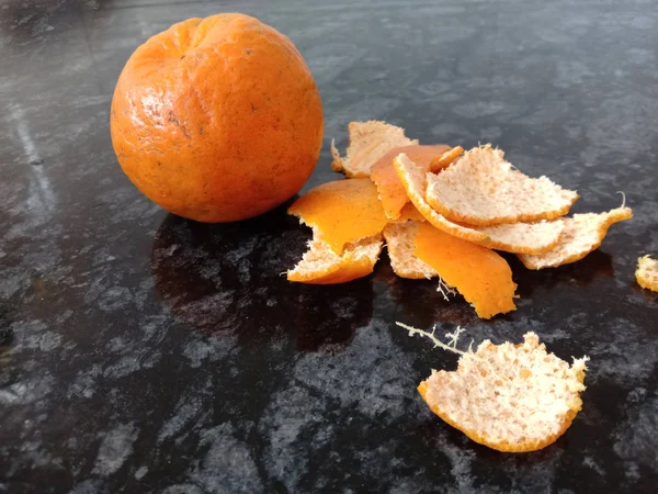 Fruta y ralladura de naranja peladas — Foto de Stock