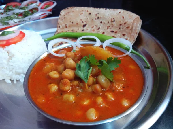 Comida india chole paratha —  Fotos de Stock