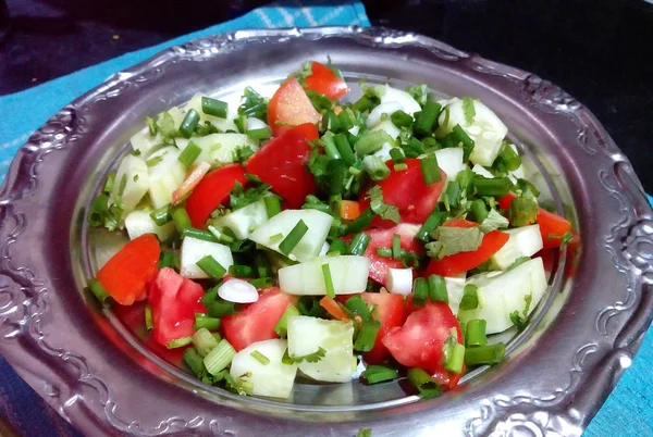 Fresh Indian Spring onion and tomato salad — Stock Photo, Image