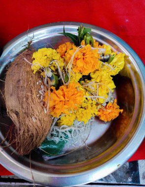 Hintli ibadet tabağı ya da pooja thali