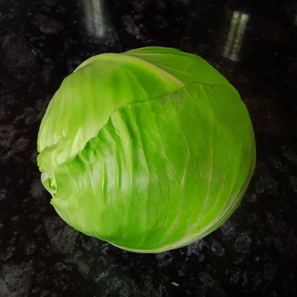 Fresh Whole Green Cabbage Vegetable — Stock Photo, Image