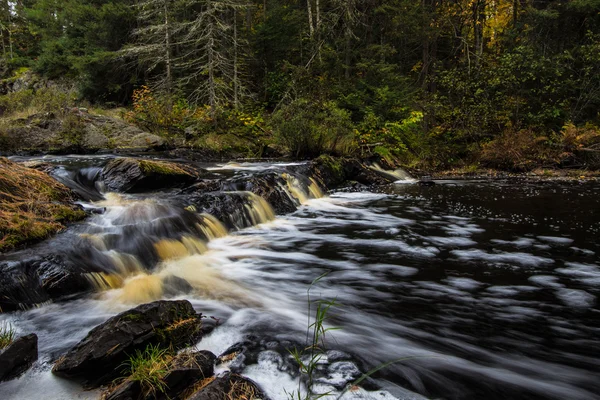 Michigan Upper Peninsula vattenfall bakgrund — Stockfoto