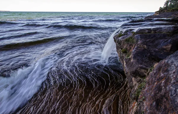 Coastal Waterfall On The Shores Of Lake Superior — Stock Photo, Image